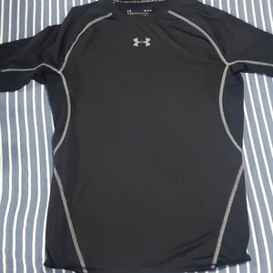 Black short sleeve Under Armour heat gear compression shirt. Size large